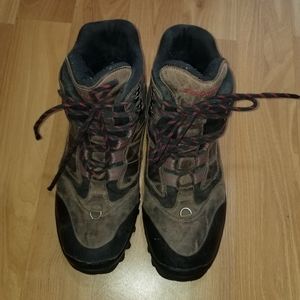 SALOMON HIKING BOOTS SIZE 12 PRE-OWN  BROWN  old with lots of life left